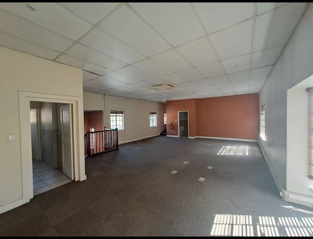 700M² OFFICE FOR SALE IN DUNKELD WEST